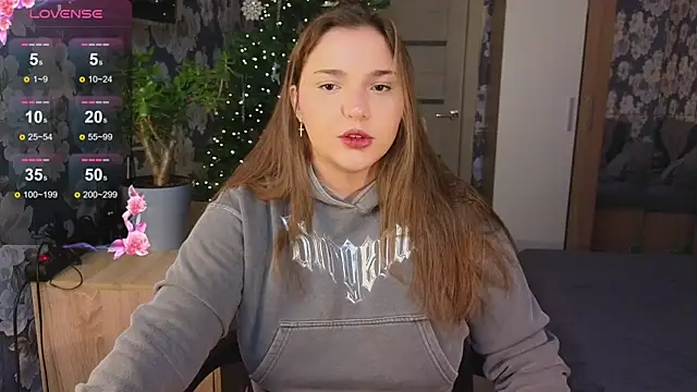 Snapshot of _momiji_ chatting on 12-17-25, 01:49 momiji online show from 12-17-25, 01:49