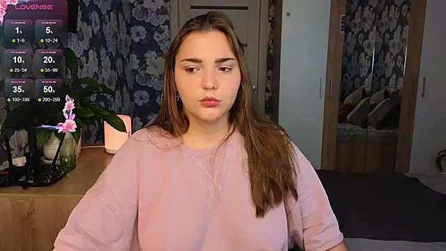 Snapshot of _momiji_ chatting on 10-02-25, 10:40 momiji online show from 10-02-25, 10:40