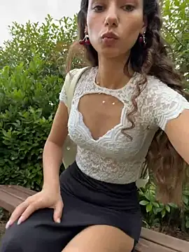 Snapshot of _MiaQueen_ chatting on 06-04-26, 03:49 MiaQueen online show from 06-04-26, 03:49