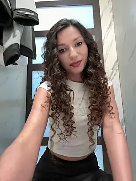Snapshot of _MiaQueen_ chatting on 05-02-26, 03:01 MiaQueen online show from 05-02-26, 03:01
