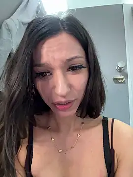 Snapshot of _MiaQueen_ chatting on 03-20-26, 10:22 MiaQueen online show from 03-20-26, 10:22