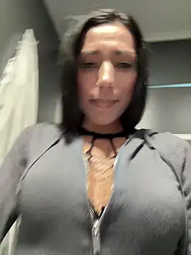 Snapshot of _MiaQueen_ chatting on 09-25-25, 11:33  MiaQueen  online show from 09-25-25, 11:33