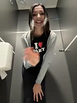 Snapshot of _MiaQueen_ chatting on 09-12-25, 11:04  MiaQueen  online show from 09-12-25, 11:04