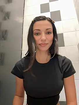 Snapshot of _MiaQueen_ chatting on 10-09-25, 09:04  MiaQueen  online show from 10-09-25, 09:04