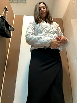 Snapshot of _MiaQueen_ chatting on 11-02-25, 10:26  MiaQueen  online show from 11-02-25, 10:26