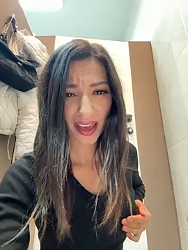 Snapshot of _MiaQueen_ chatting on 10-31-25, 09:54  MiaQueen  online show from 10-31-25, 09:54