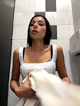 Snapshot of _MiaQueen_ chatting on 10-04-25, 07:26  MiaQueen  online show from 10-04-25, 07:26