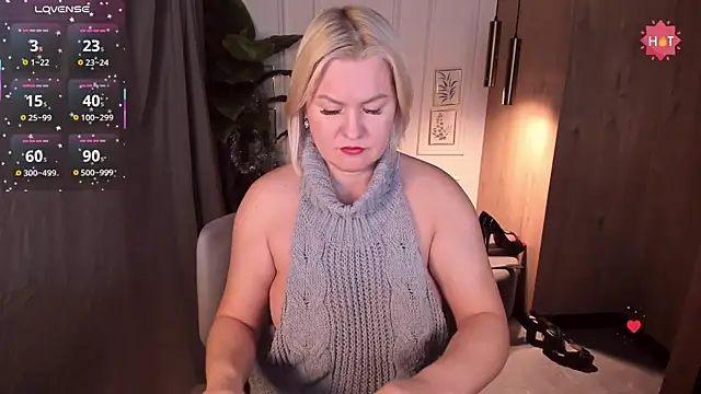 Snapshot of YolandaKiss chatting on 01-09-26, 08:27 YolandaKiss online show from 01-09-26, 08:27