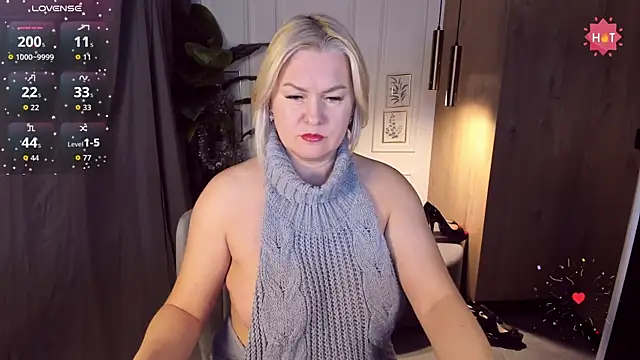 Snapshot of YolandaKiss chatting on 01-11-26, 08:27 YolandaKiss online show from 01-11-26, 08:27