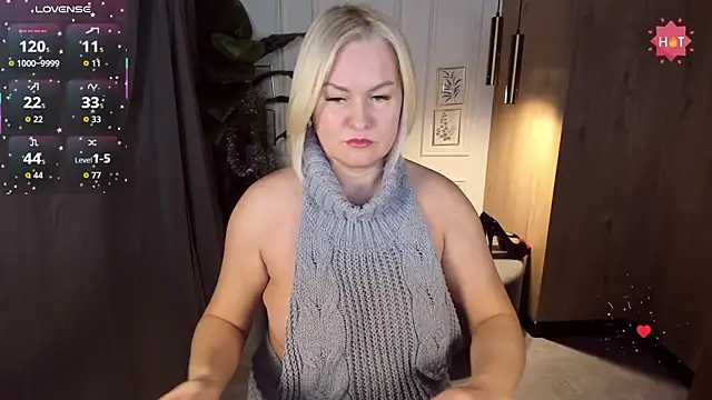 Snapshot of YolandaKiss chatting on 01-11-26, 04:19 YolandaKiss online show from 01-11-26, 04:19