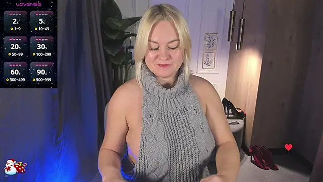 Snapshot of YolandaKiss chatting on 12-05-25, 07:55 YolandaKiss online show from 12-05-25, 07:55