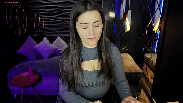 Snapshot of KylieMellow chatting on 02-23-25, 01:42 KylieMellow online show from 02-23-25, 01:42
