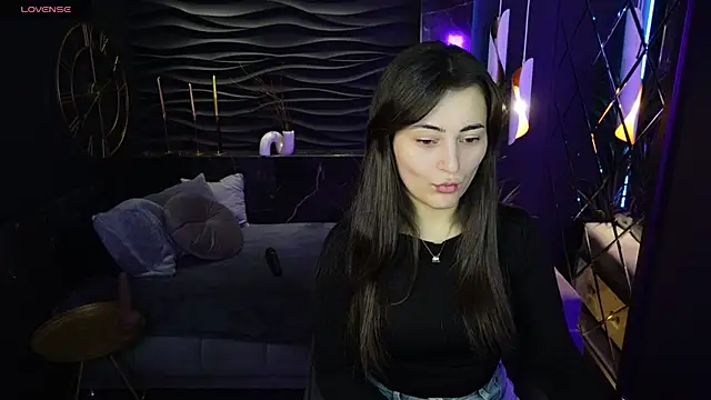 Snapshot of KylieMellow chatting on 03-08-25, 05:49 KylieMellow online show from 03-08-25, 05:49