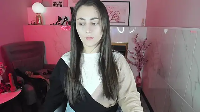 Snapshot of KylieMellow chatting on 09-25-25, 01:39 KylieMellow online show from 09-25-25, 01:39