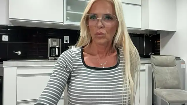 Reyna63 online show from 04-28-26, 08:57