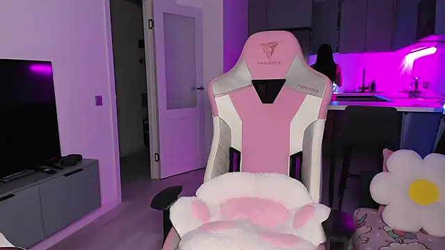 wow lovie online show from 12-14-25, 04:34