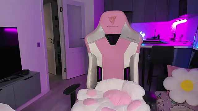 wow lovie online show from 11-20-25, 04:29