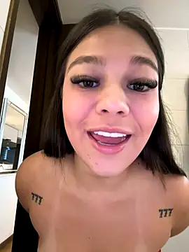 Alyshanon18 online show from 11-22-25, 07:57