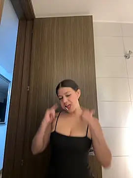 Alyshanon18 online show from 04-15-26, 01:44