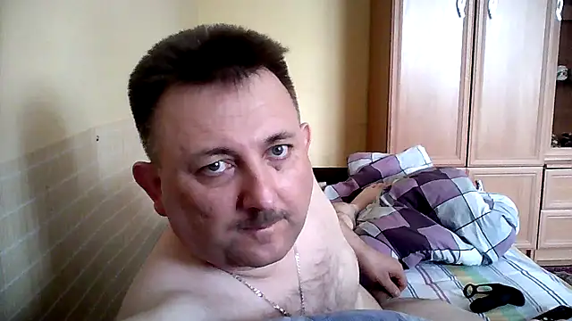 Snapshot of Novy73 chatting on 05-05-26, 08:17 Novy73 online show from 05-05-26, 08:17
