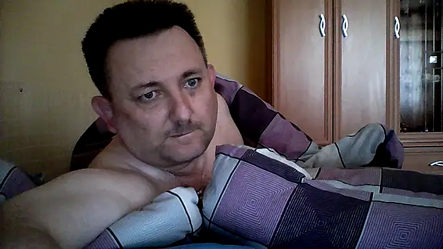 Snapshot of Novy73 chatting on 04-28-26, 06:40 Novy73 online show from 04-28-26, 06:40