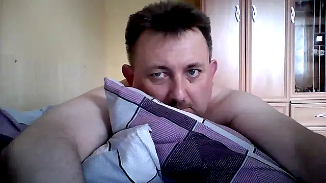 Snapshot of Novy73 chatting on 05-16-26, 12:04 Novy73 online show from 05-16-26, 12:04