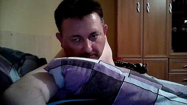 Snapshot of Novy73 chatting on 05-20-26, 10:18 Novy73 online show from 05-20-26, 10:18