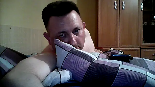Snapshot of Novy73 chatting on 04-28-26, 08:46 Novy73 online show from 04-28-26, 08:46
