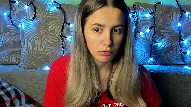 Snapshot of MaggieCake chatting on 10-30-25, 03:49 MaggieCake online show from 10-30-25, 03:49