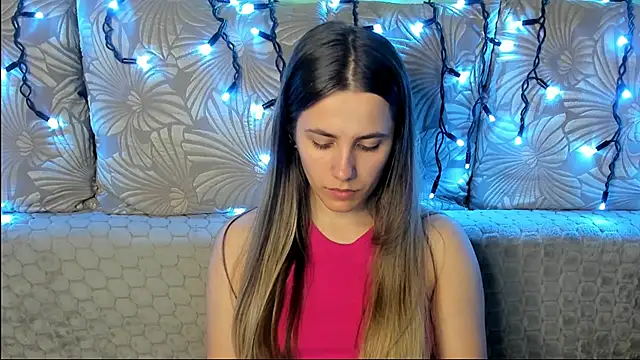 Snapshot of MaggieCake chatting on 06-10-26, 02:02 MaggieCake online show from 06-10-26, 02:02