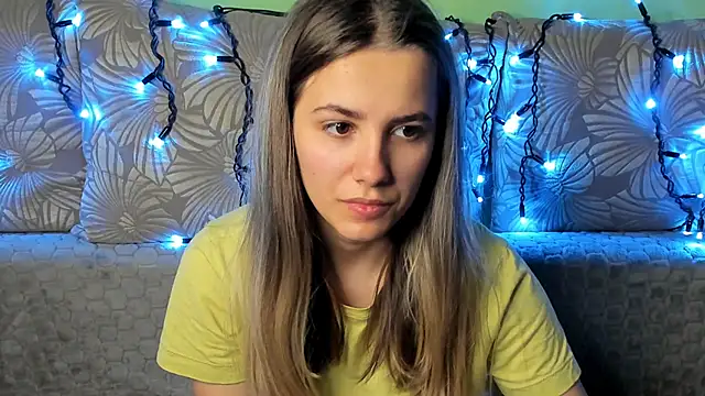 Snapshot of MaggieCake chatting on 11-05-25, 05:10 MaggieCake online show from 11-05-25, 05:10