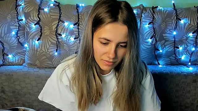 Snapshot of MaggieCake chatting on 11-10-25, 05:23 MaggieCake online show from 11-10-25, 05:23