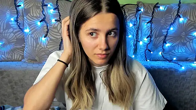 Snapshot of MaggieCake chatting on 11-09-25, 04:38 MaggieCake online show from 11-09-25, 04:38