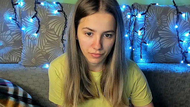 Snapshot of MaggieCake chatting on 11-03-25, 03:56 MaggieCake online show from 11-03-25, 03:56