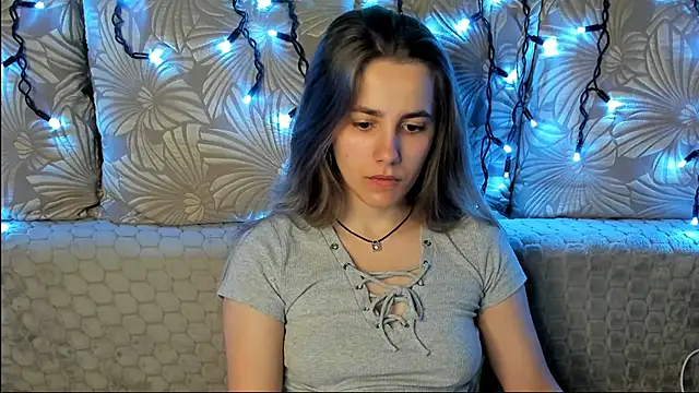 Snapshot of MaggieCake chatting on 06-11-26, 01:49 MaggieCake online show from 06-11-26, 01:49
