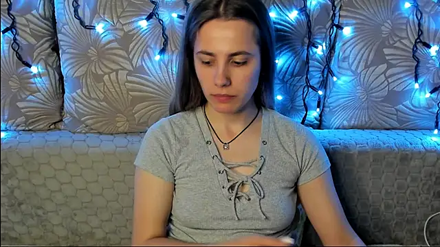 Snapshot of MaggieCake chatting on 06-11-26, 02:53 MaggieCake online show from 06-11-26, 02:53