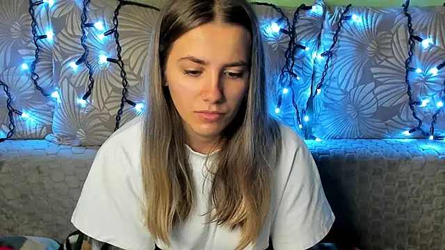 Snapshot of MaggieCake chatting on 11-12-25, 03:54 MaggieCake online show from 11-12-25, 03:54