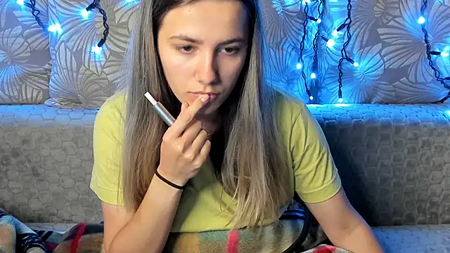 Snapshot of MaggieCake chatting on 11-06-25, 05:11 MaggieCake online show from 11-06-25, 05:11