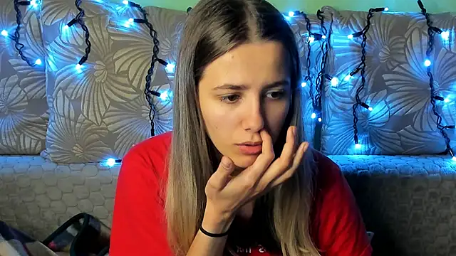 Snapshot of MaggieCake chatting on 10-31-25, 03:47 MaggieCake online show from 10-31-25, 03:47