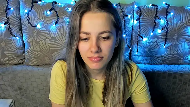 Snapshot of MaggieCake chatting on 12-18-25, 03:55 MaggieCake online show from 12-18-25, 03:55