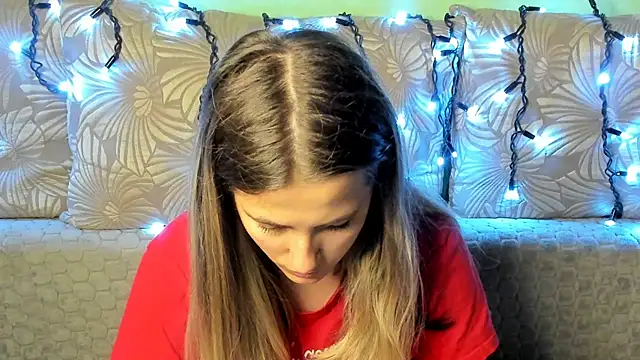 Snapshot of MaggieCake chatting on 10-29-25, 01:26 MaggieCake online show from 10-29-25, 01:26