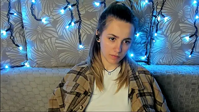 Snapshot of MaggieCake chatting on 05-16-26, 02:10 MaggieCake online show from 05-16-26, 02:10