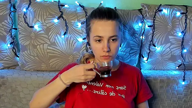 MaggieCake online show from 03-04-26, 01:13