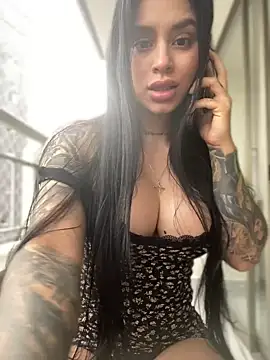 Snapshot of LaraHenao chatting on 01-28-25, 12:00 LaraHenao online show from 01-28-25, 12:00