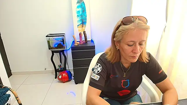 Snapshot of Naty_Stone chatting on 10-21-25, 08:41 Naty Stone online show from 10-21-25, 08:41