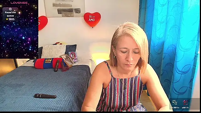 Snapshot of Naty_Stone chatting on 02-18-25, 08:58 Naty Stone online show from 02-18-25, 08:58