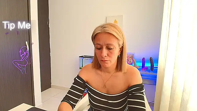 Snapshot of Naty_Stone chatting on 09-22-25, 07:53 Naty Stone online show from 09-22-25, 07:53