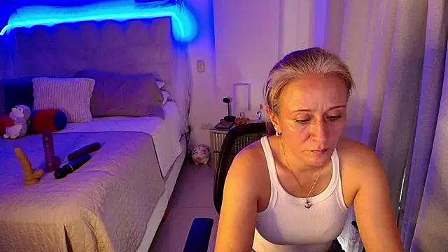 Snapshot of Naty_Stone chatting on 05-19-26, 10:06 Naty Stone online show from 05-19-26, 10:06