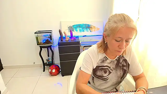 Snapshot of Naty_Stone chatting on 10-20-25, 06:41 Naty Stone online show from 10-20-25, 06:41