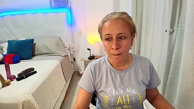 Snapshot of Naty_Stone chatting on 06-09-26, 09:27 Naty Stone online show from 06-09-26, 09:27